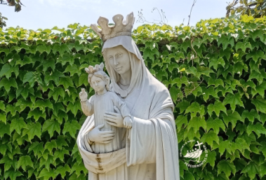Durch den Monat Mai mit Maria, Frau der Hoffnung